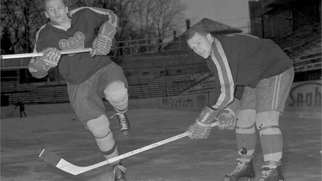Oba brati Holkov se vrazn zapsali do historie eskoslovenskho hokeje. Takto trnovali v roce 1967 v Jihlav.