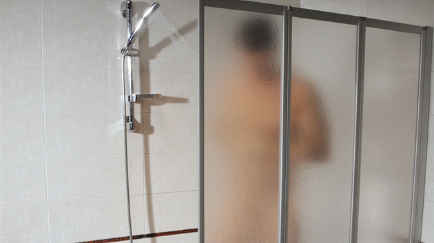 Ideální zástna by mla dosáhnout výky standardního sprchového koutu, která je