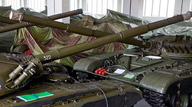 Posdka v Ranov na Jihlavsku skladuje nkolik destek tank T-72, kter armda nepotebuje (17. ervence 2012, Ranov).