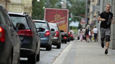 Kvli prázdninovým opravám ulice Kolit v Brn stojí kolony aut i v centru