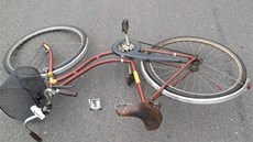 Tragická nehoda cyklistky v Zoubkově ulici v Kostelci nad Orlicí (13. července... Tragická nehoda cyklistky v Zoubkově ulici v Kostelci nad Orlicí (13. července...