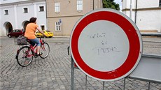 Kvůli přestavbě křižovatky ulic Na Střelnici, Dobrovského a Studentská na... Kvůli přestavbě křižovatky ulic Na Střelnici, Dobrovského a Studentská na...