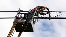 Oprava vedení vysokého napětí - nepoužívat, dokud nevyjde celá reportáž (19. Oprava vedení vysokého napětí - nepoužívat, dokud nevyjde celá reportáž (19.