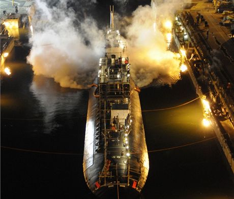 Americká jaderná ponorka USS Miami v doku v pístavu Portsmouth