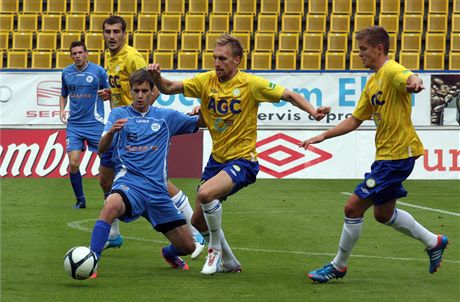 Momentka z pípravného duelu Teplice - Roudnice nad Labem. Domácí fotbalisté v