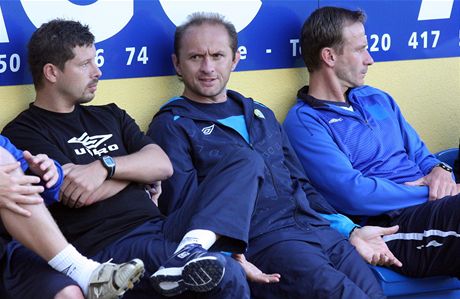 Teplický trenér Luká Perost (vlevo) si pi své premiée v roli hlavního koue pipsal vítzství.