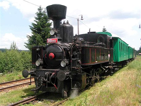 Parní lokomotiva pezdívaná Kafemlejnek.
