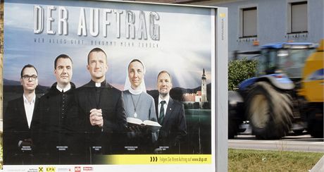 Billboard, kterým dolnorakouská církev láká nové knze. (24. ervence 2012)