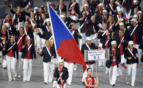 LETOS SVINJI, PROSÍME. V Londýn se mají i etí sportovci pohybovat na své stanovit pi zahajovacím ceremoniálu rychleji ne v Pekingu.