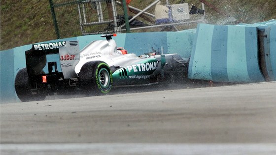 Michael Schumacher skonil pi druhém tréninku na Velkou cenu Maarska v