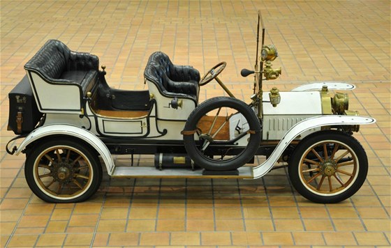 ejstarí z nabízených vozidel je Berliet C2 Double Phaéton vyrobený v roce 1907 v Lyonu, jeho cenu experti odhadují na 20 000 a 30 000 eur (asi 511 000 a 766 000 korun).
