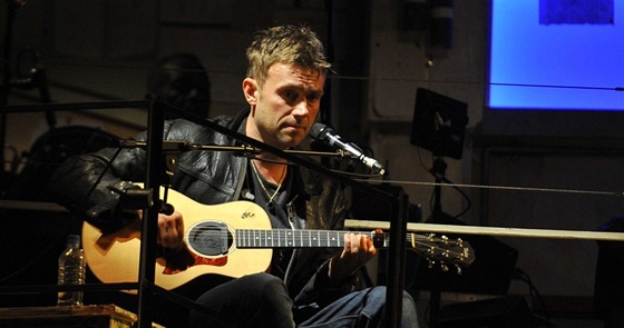 Damon Albarn na zkouce opery Dr. Dee