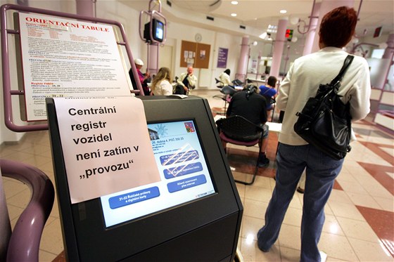 Paralýza. Registr vozidel ml zaít loni v lét fungovat na bázi nového poítaového programu. Sotva jej spustili, systém spadnul a s obtíemi se potýká dodnes. Ilustraní foto