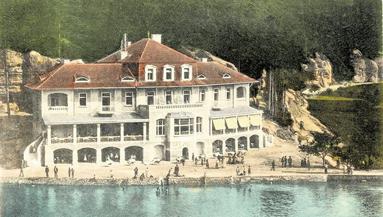 Hotel Harasov, který vybudovali Lobkowiczové, slouil k rekreaci Praan