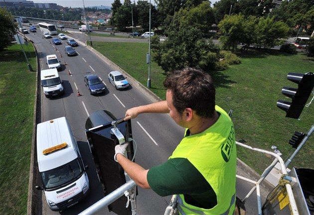 Pruh vyhrazený autobusm a cyklistm na magistrále zejm nebude.