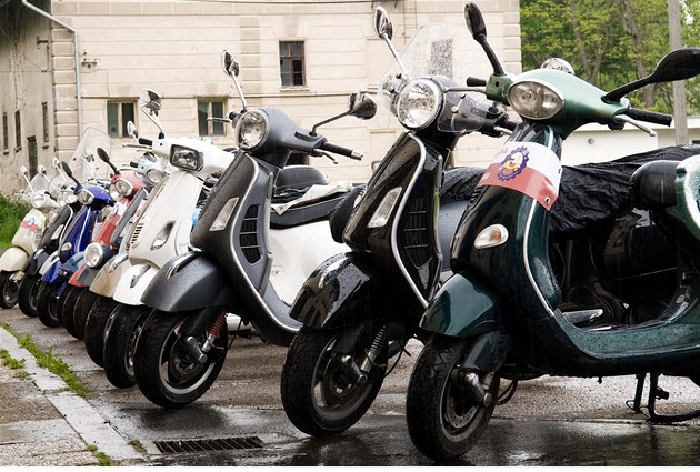 Vespa je elegantní a stylový stroj.