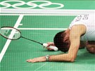 Badmintonista Petr Koukal pi utkn s Indonsanem Taufikem Hidajatem (28.