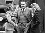 Martha Gellhornov (vpravo) a spisovatel Ernest Hemingway