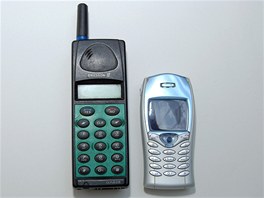 Ericsson GA628 (vlevo) a T68i