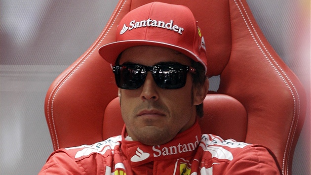 POKER FACE. Fernando Alonso z Ferrari.