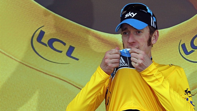 LUT. Bradley Wiggins lb lut dres pro nejlepho zvodnka Tour de France.  