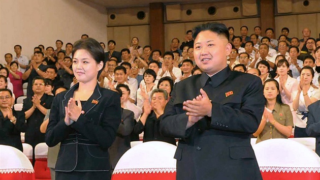 Severokorejsk vdce Kim ong-un se svou manelkou Ri Sol-u