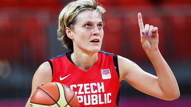 Basketbalistka Hana Horkov pi utkn s nou (28. ervence 2012)