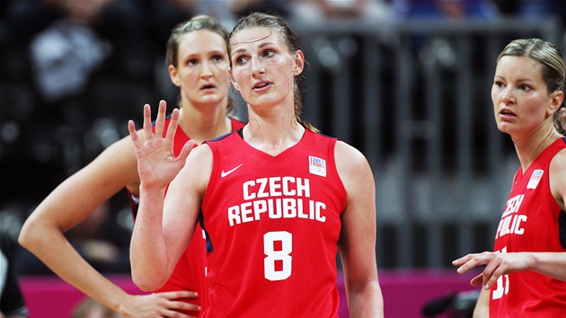Basketbalistka Ilona Burgrov po prohranm utkn s nou (28. ervence 2012).