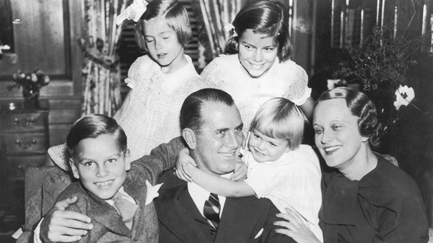 Rodina Grace Kellyov (vlevo nahoe): sourozenci, tatnek a maminka