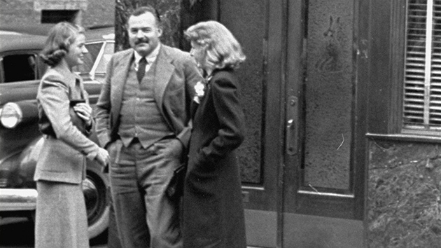 Martha Gellhornov (vpravo) a spisovatel Ernest Hemingway