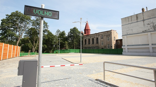 Nov parkovit v Kov ulici v Jihlav zeje przdnotou.