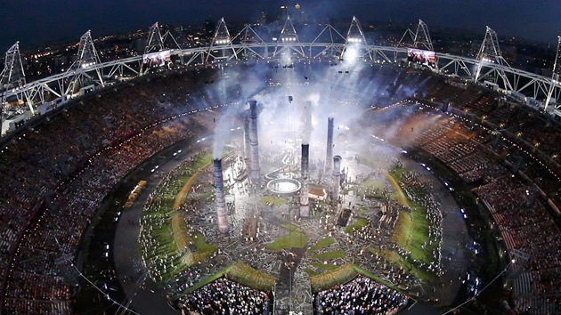 POHLED ZE VZDUCHU. Tak vypadal olympijský stadion v Londýn v prbhu...