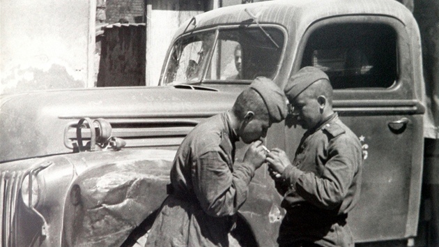 St vro narozen nestora jihoeskch fotoreportr Otty Seppa pipomn vstava, kterou si mohou prohldnout nvtvnci galerie Nahoe v eskobudjovickm dom kultury Metropol. Snmek z kvtna 1945.