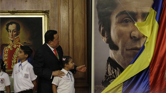 Hugo Chvez nechv slavnostn odkrt novou pesnj podobu Simona Bolvara (24. ervence 2012)