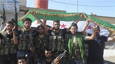 Bojovníci Syrské osvobozenecké armády v provincii Aleppo (20. ervence 2012)