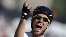 POTVRTÉ. Mark Cavendish v cíli poslední etapy ukázal, kolikrát e to v Paíi