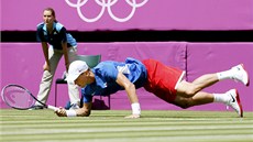 Tenista Tomá Berdych pi utkání s Belgianem Stevem Darcisem. (28. ervence...