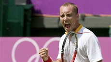 Belgian Steve Darcis ve dvou setech porazil Tomáe Berdycha. (28. ervence