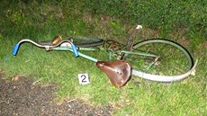 Poničené jízdní kolo cyklisty po nehodě v Česticích na Rychnovsku. (21. Poničené jízdní kolo cyklisty po nehodě v Česticích na Rychnovsku. (21.