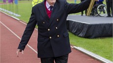 UŽ BĚŽEL. Sir Roger Bannister už s olympijskou pochodní běžel, absolvoval úsek UŽ BĚŽEL. Sir Roger Bannister už s olympijskou pochodní běžel, absolvoval úsek