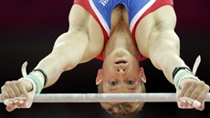 PŘED PÁDEM. Český gymnasta Martin Konečný v kvalifikaci olympijské soutěže PŘED PÁDEM. Český gymnasta Martin Konečný v kvalifikaci olympijské soutěže