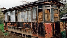 Z tramvaje se postupem asu stal seník, který stál na zahrad domu ve Slavkov...