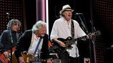 Neil Young & Crazy Horse (zleva Billy Talbot, Frank Poncho Sampedro, Neil Neil Young & Crazy Horse (zleva Billy Talbot, Frank Poncho Sampedro, Neil