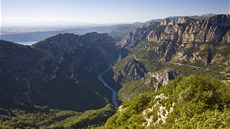 Pohled na velkolepý kaňon Verdon v jižní Francii, který je největší svého druhu... Pohled na velkolepý kaňon Verdon v jižní Francii, který je největší svého druhu...