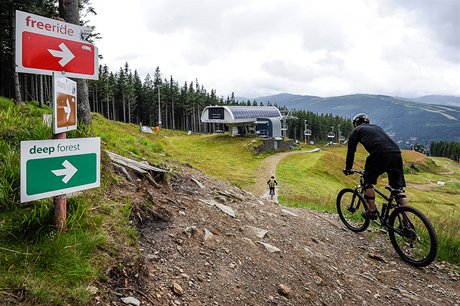 Freeride u horní stanice Hromovky