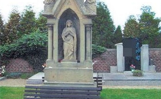Takto vypadala ukradená socha Panny Marie na hbitov v Tisové.