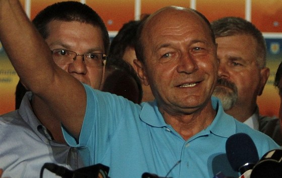 Rumunský prezident Basescu me slavit. Referendum o jeho odvolání zkrachovalo