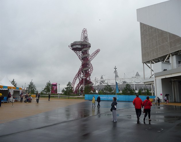 ArcelorMittal Orbit tvoí jednu z dominant olympijského parku, kterou rozhodn...