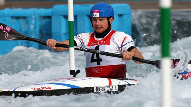 V OEKVN. tpnka Hilgertov se hotov k zvodu ve vodnm slalomu na svch estch olympijskch hrch.