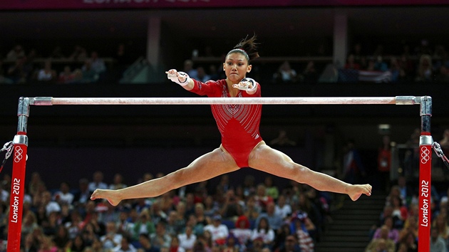 Gymnastka Kyla Rossov pomohla svm vystoupenm na hrazd americkmu tmu ke zlat medaili.